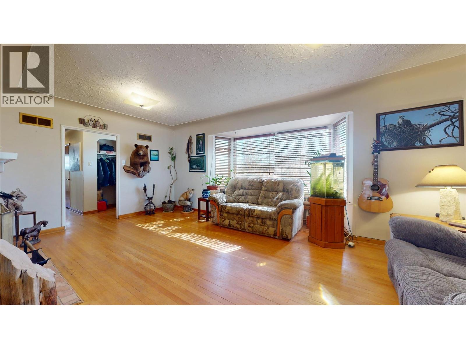 325 14 Avenue S Property Photo 6