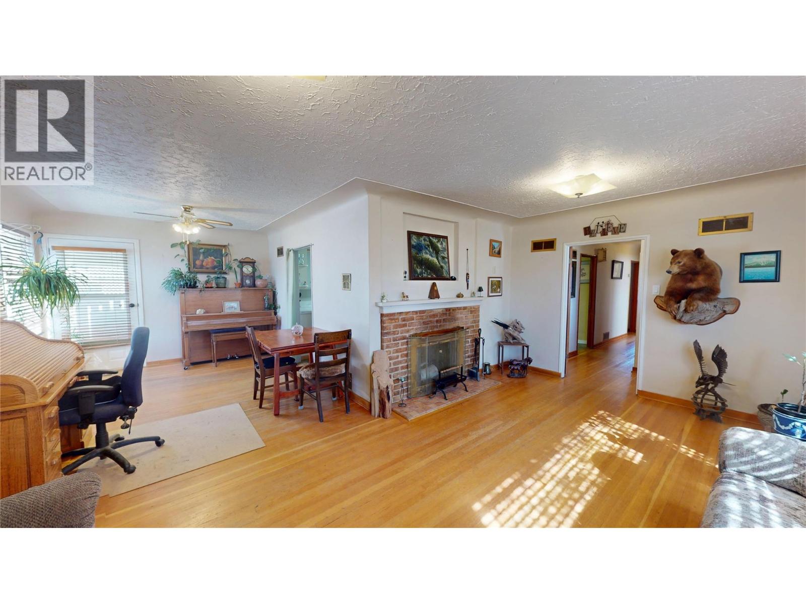 325 14 Avenue S Property Photo 7