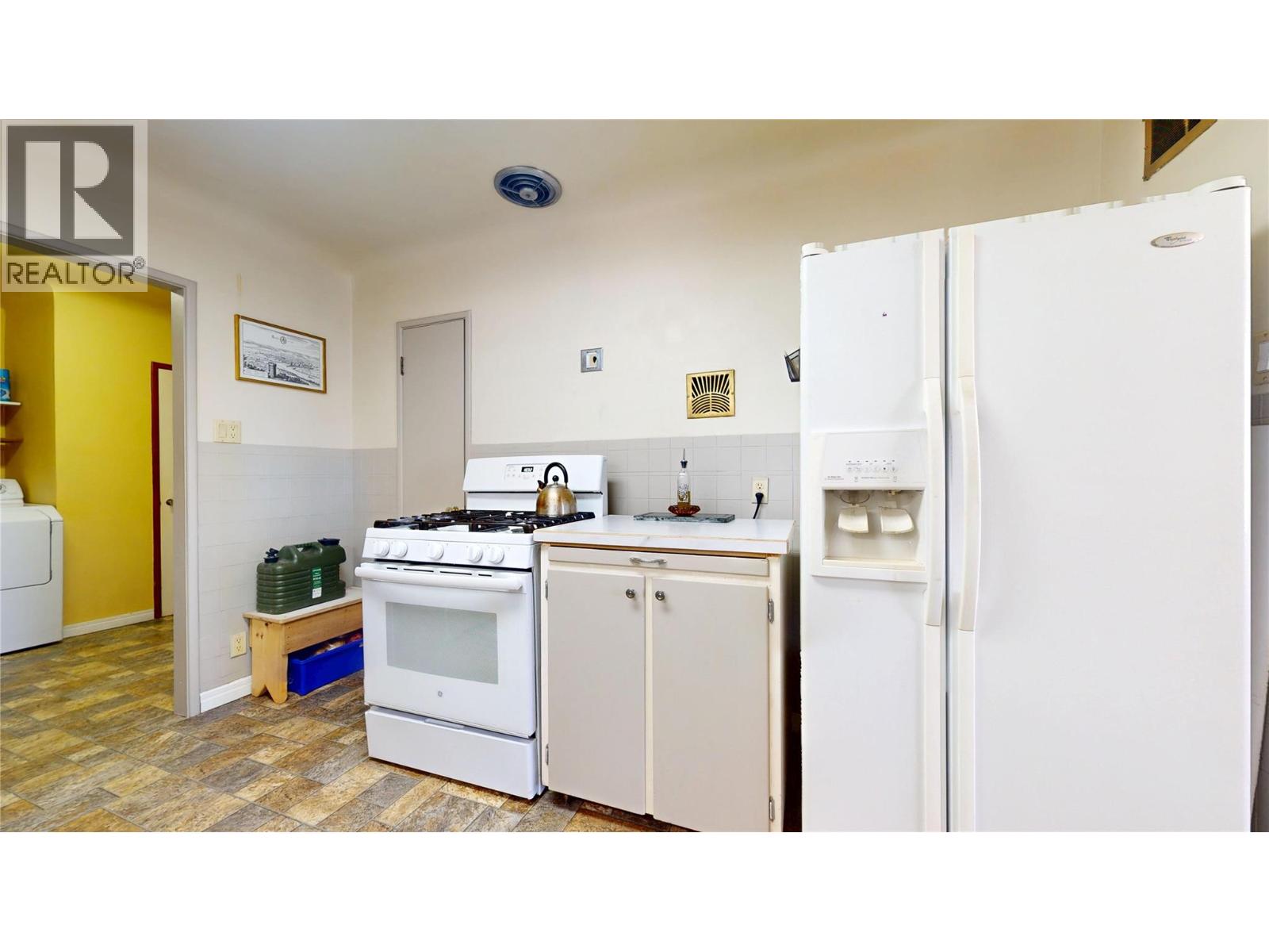 325 14 Avenue S Property Photo 12