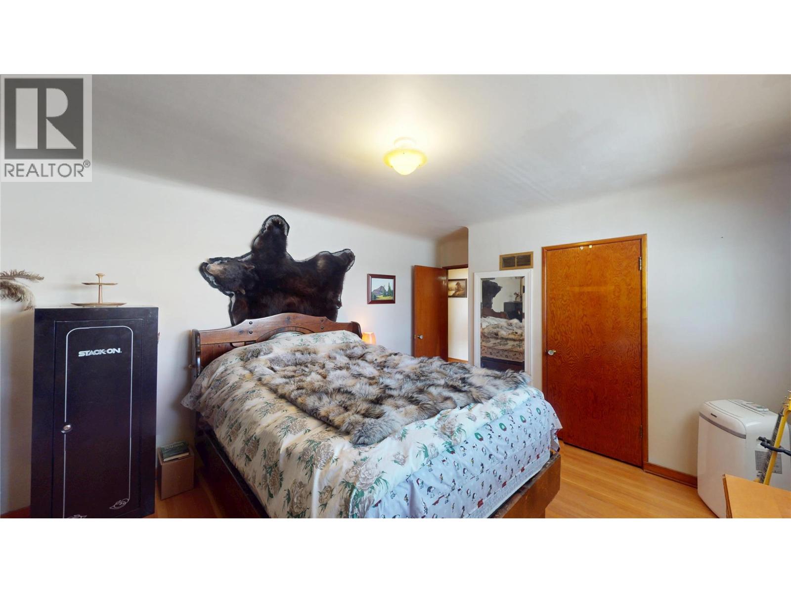 325 14 Avenue S Property Photo 14