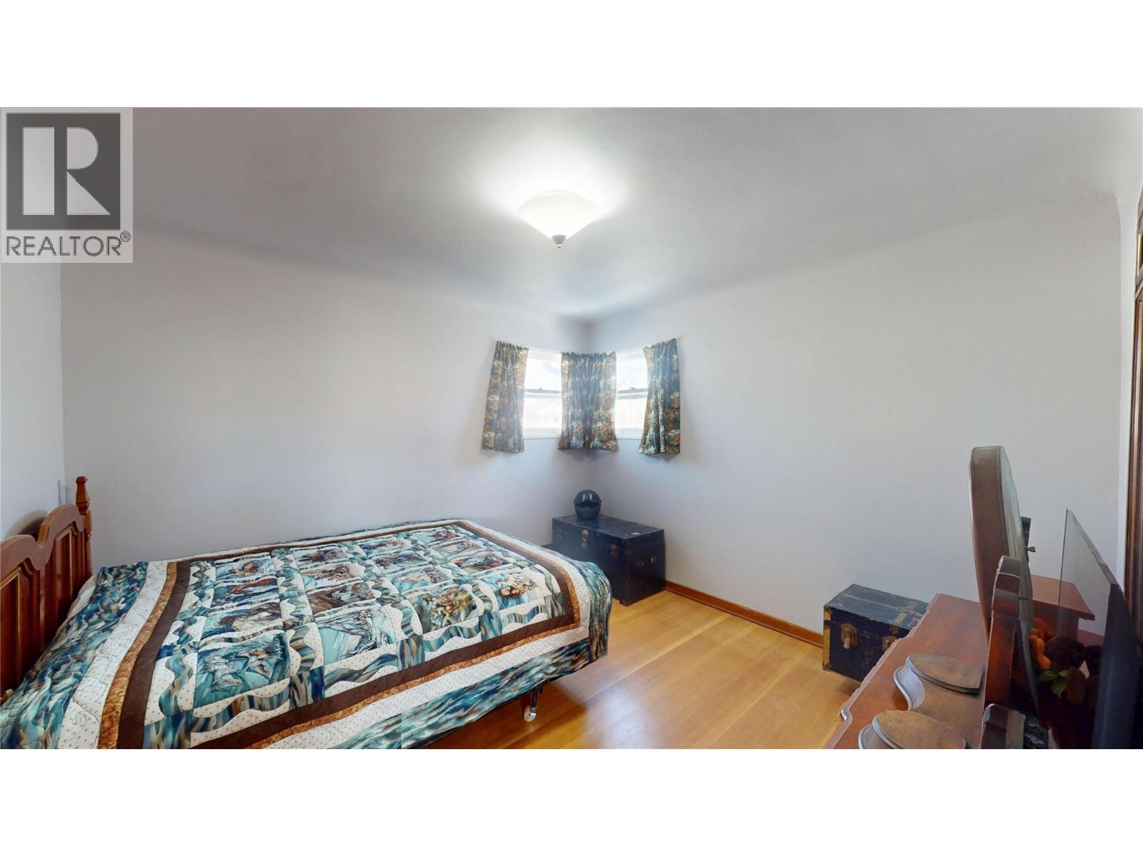 325 14 Avenue S Property Photo 17