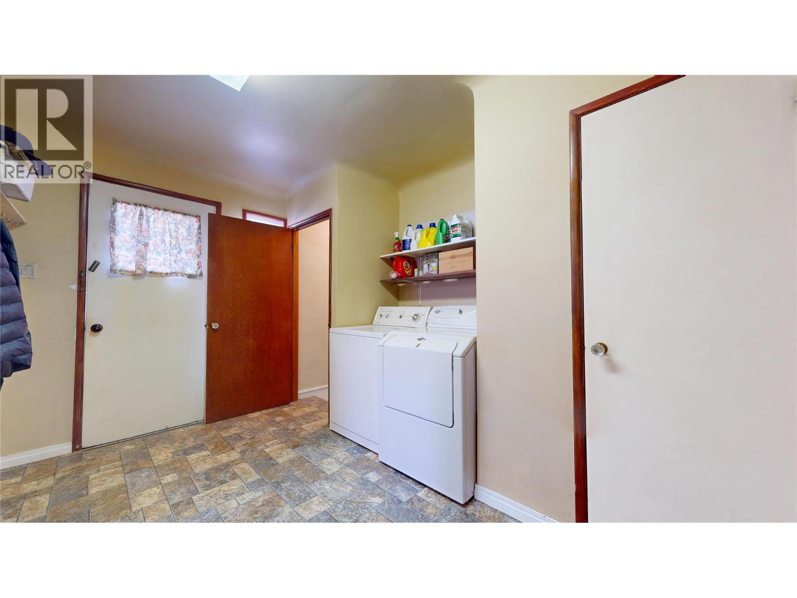 325 14 Avenue S Property Photo 21