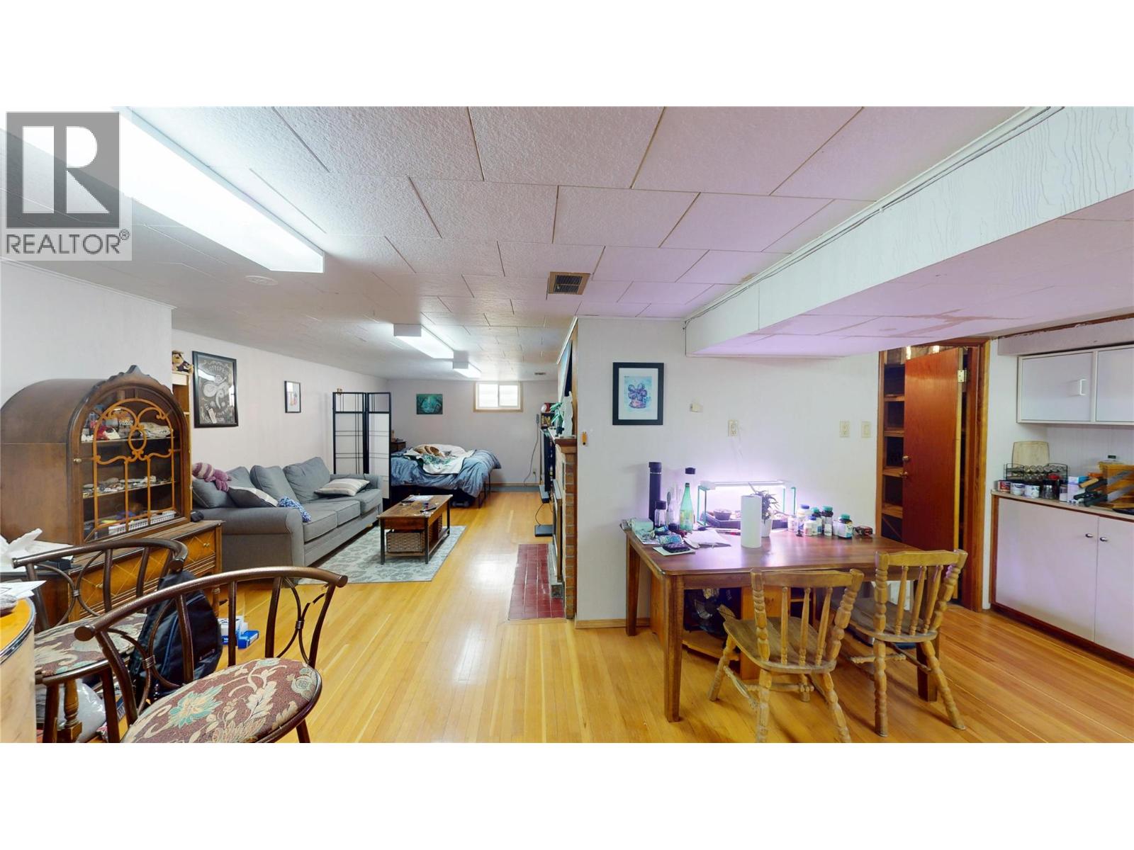 325 14 Avenue S Property Photo 23