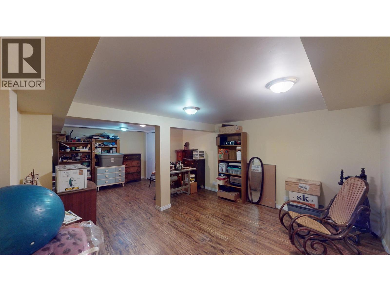 325 14 Avenue S Property Photo 38