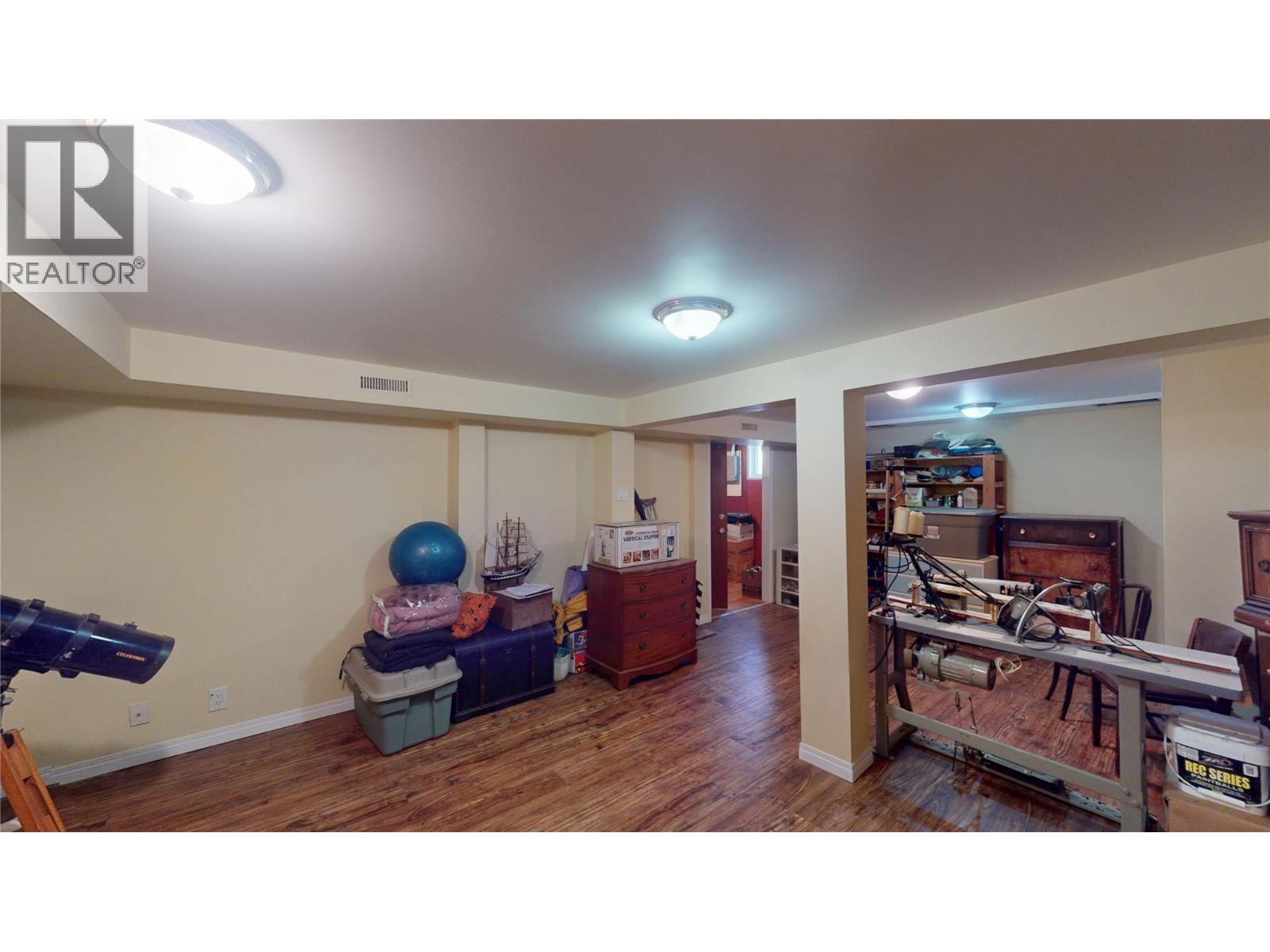 325 14 Avenue S Property Photo 39
