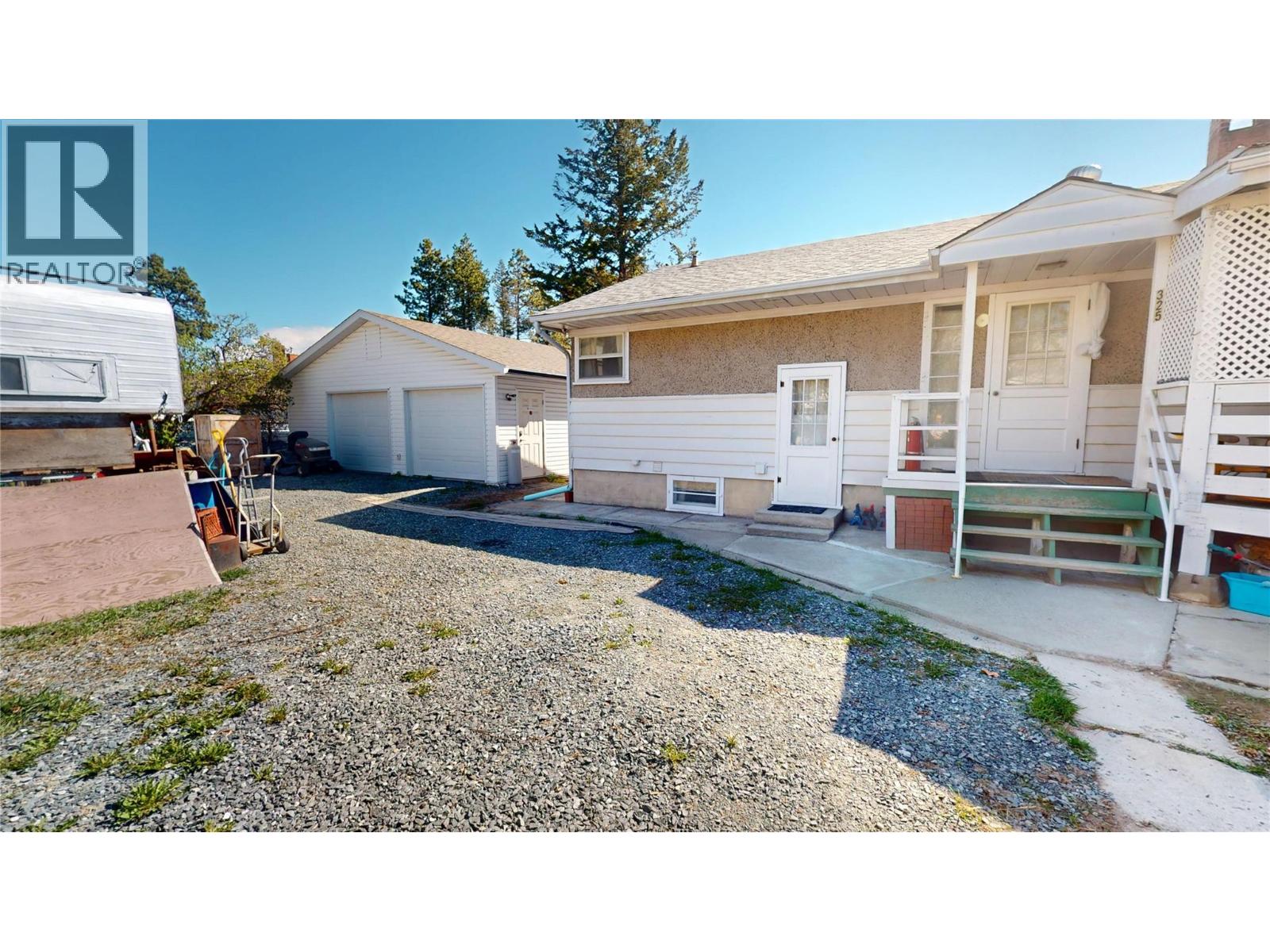 325 14 Avenue S Property Photo 41
