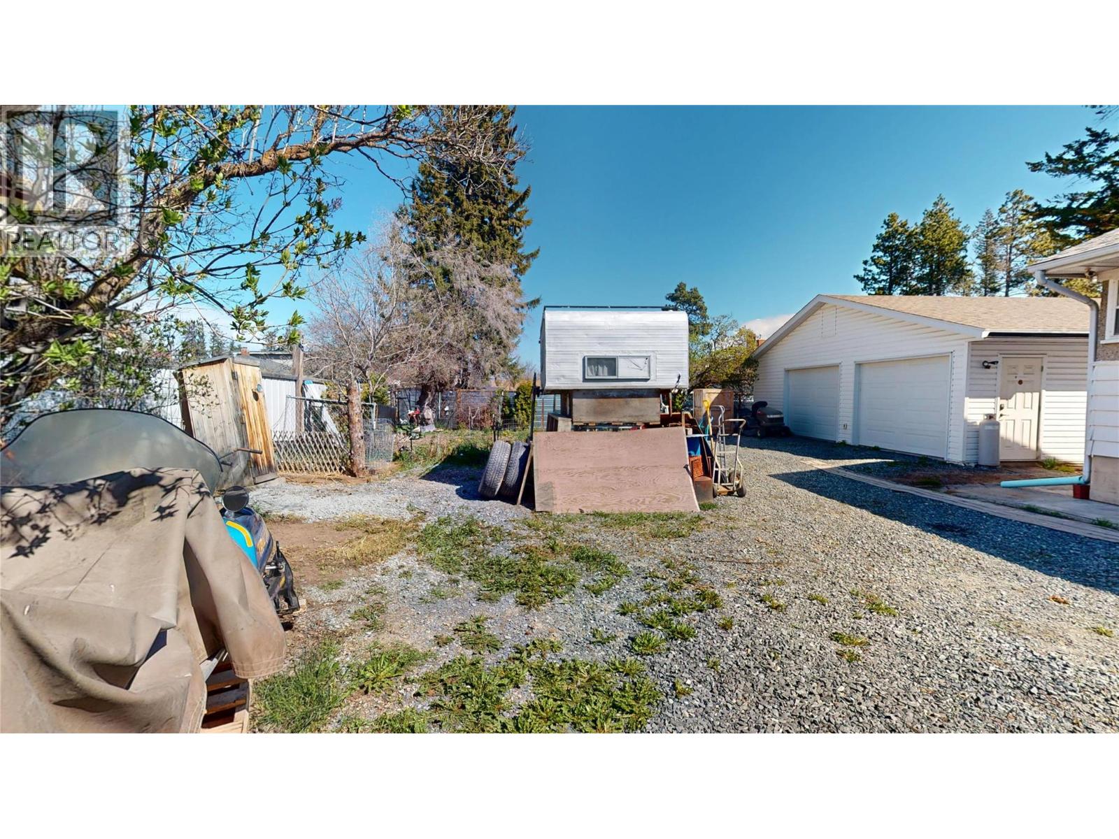 325 14 Avenue S Property Photo 42