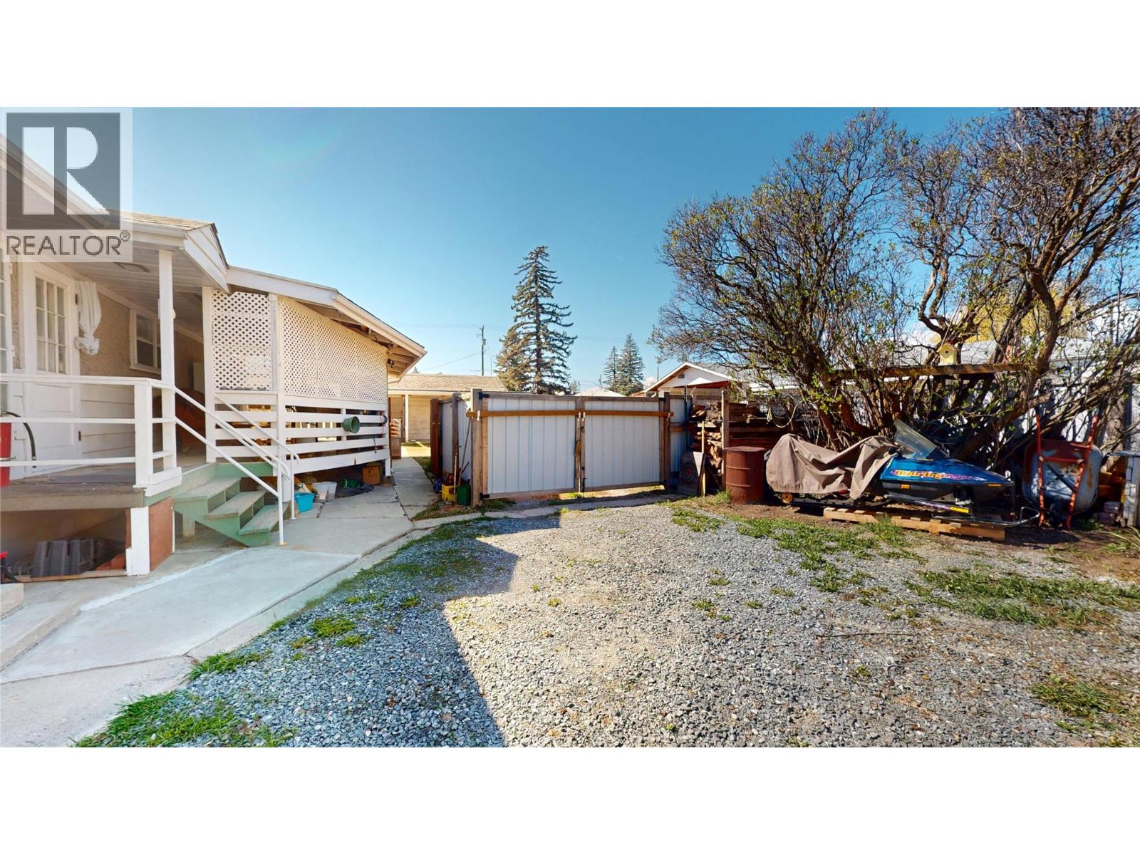 325 14 Avenue S Property Photo 43