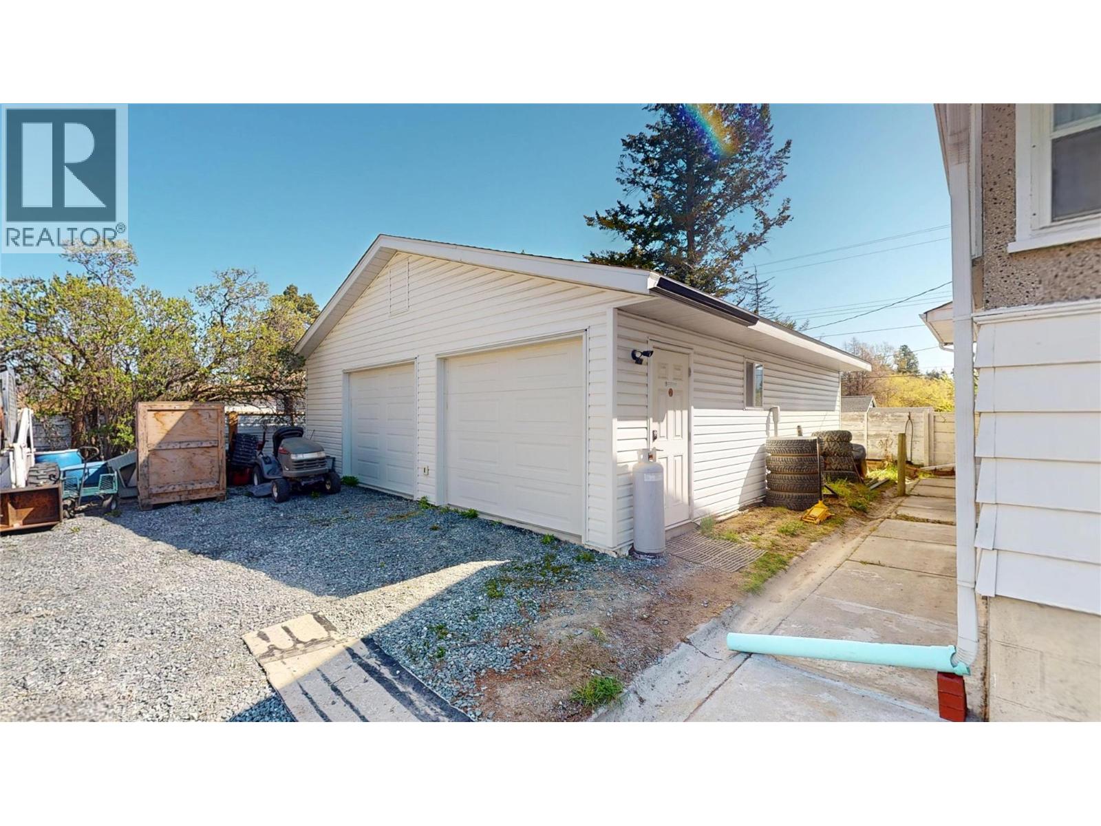 325 14 Avenue S Property Photo 44
