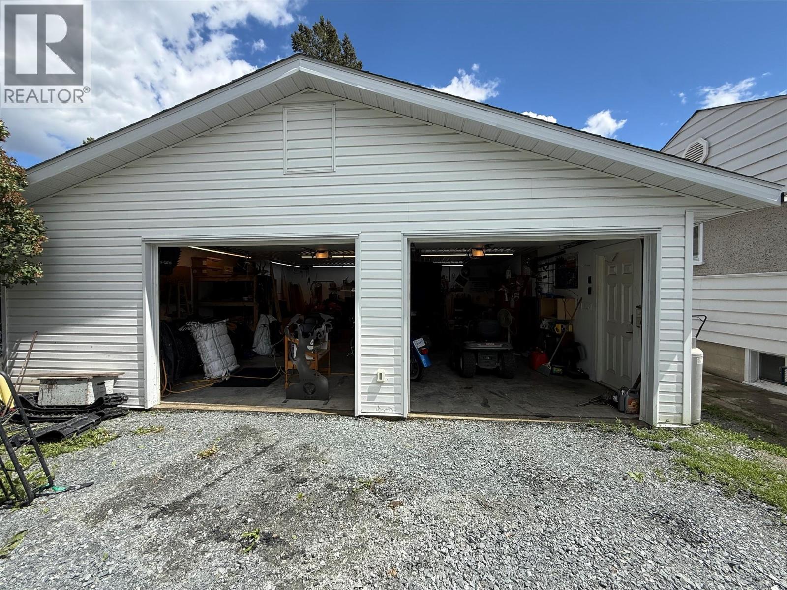 325 14 Avenue S Property Photo 45