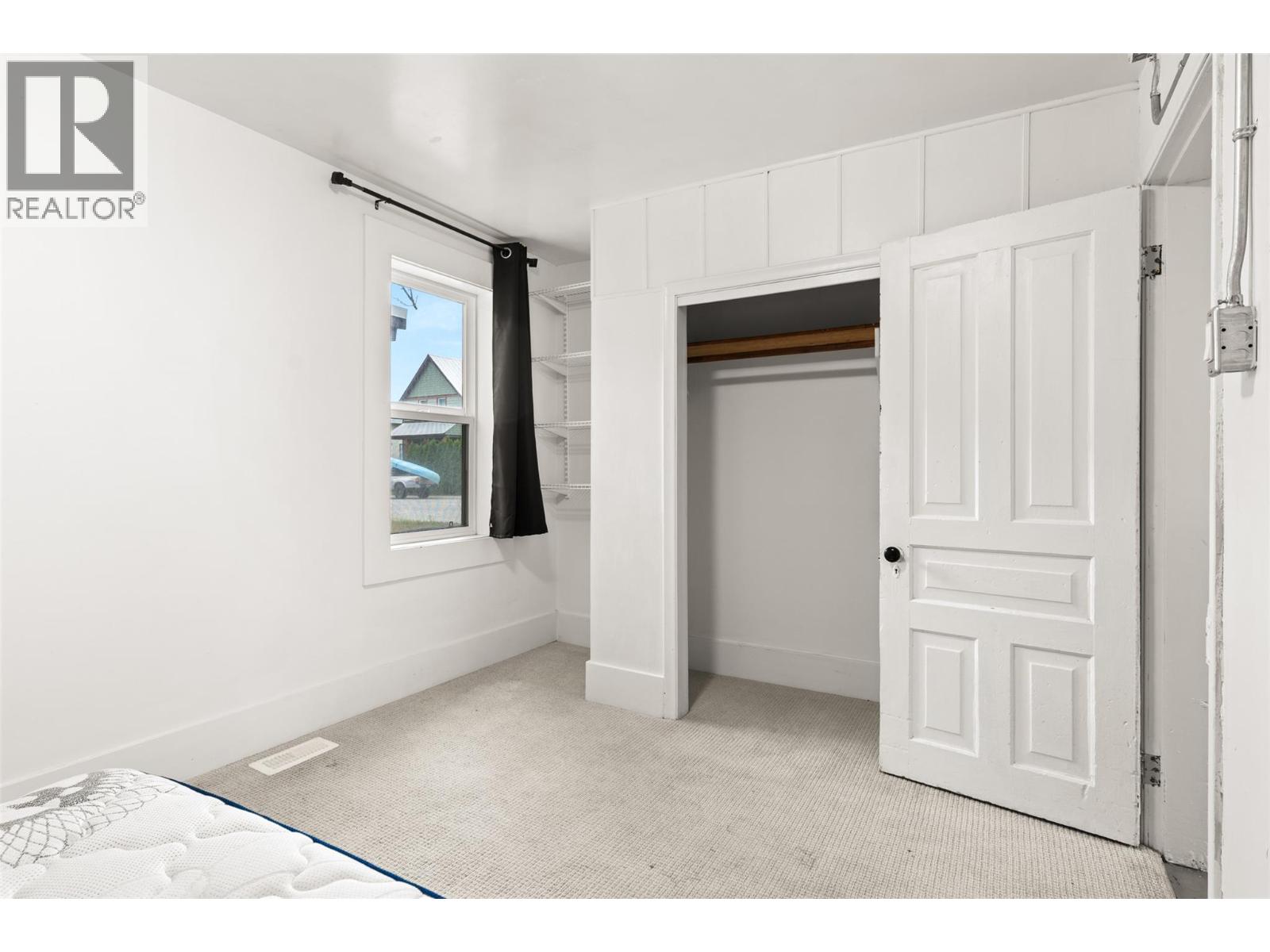 604 Fourth Street E Property Photo 22