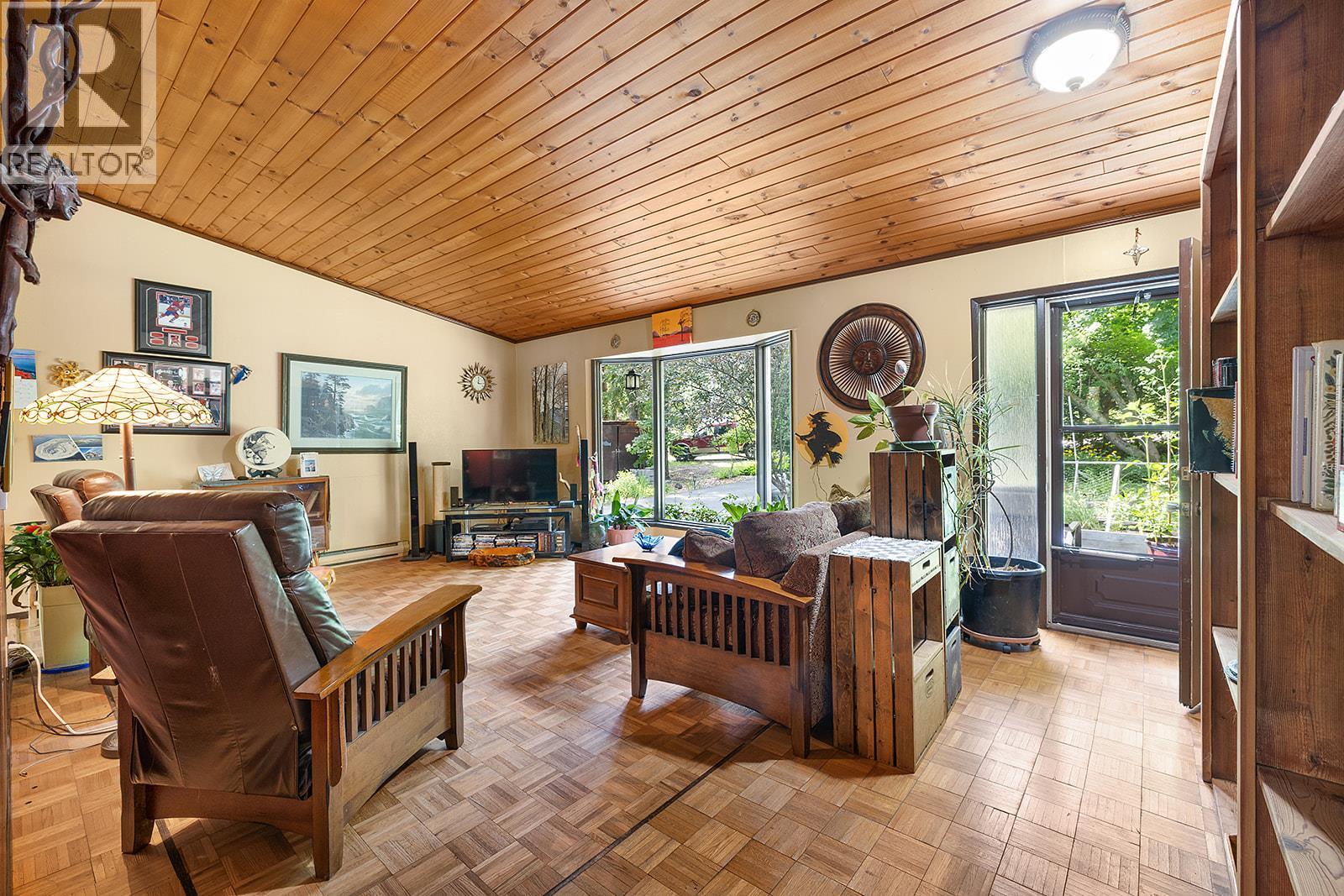 16324 Bowe Road Property Photo 7