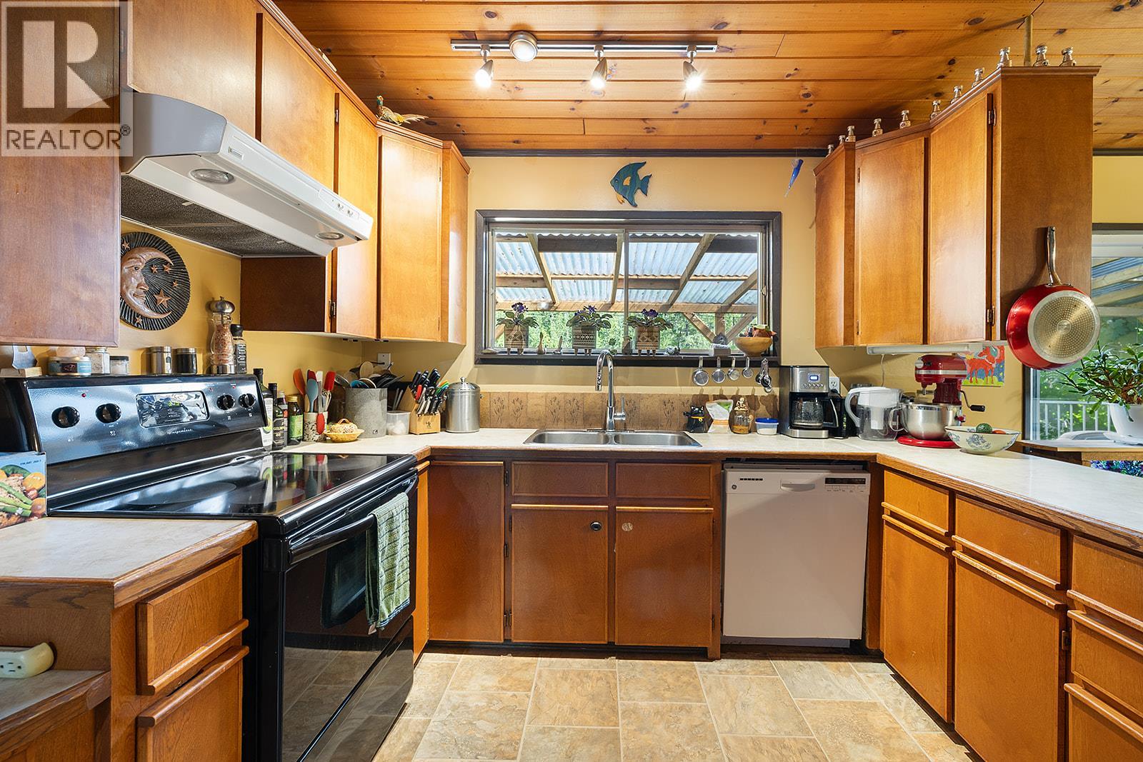 16324 Bowe Road Property Photo 10