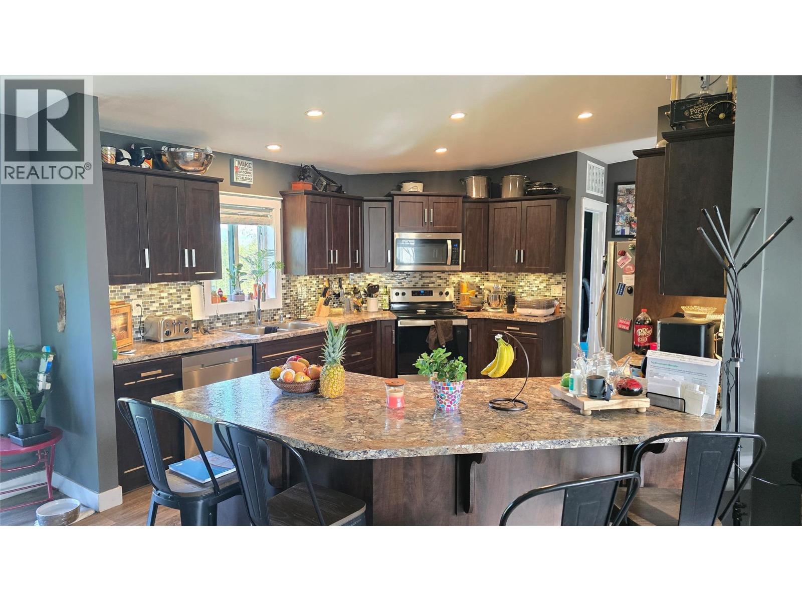 3341 Glengrove Road Property Photo 2