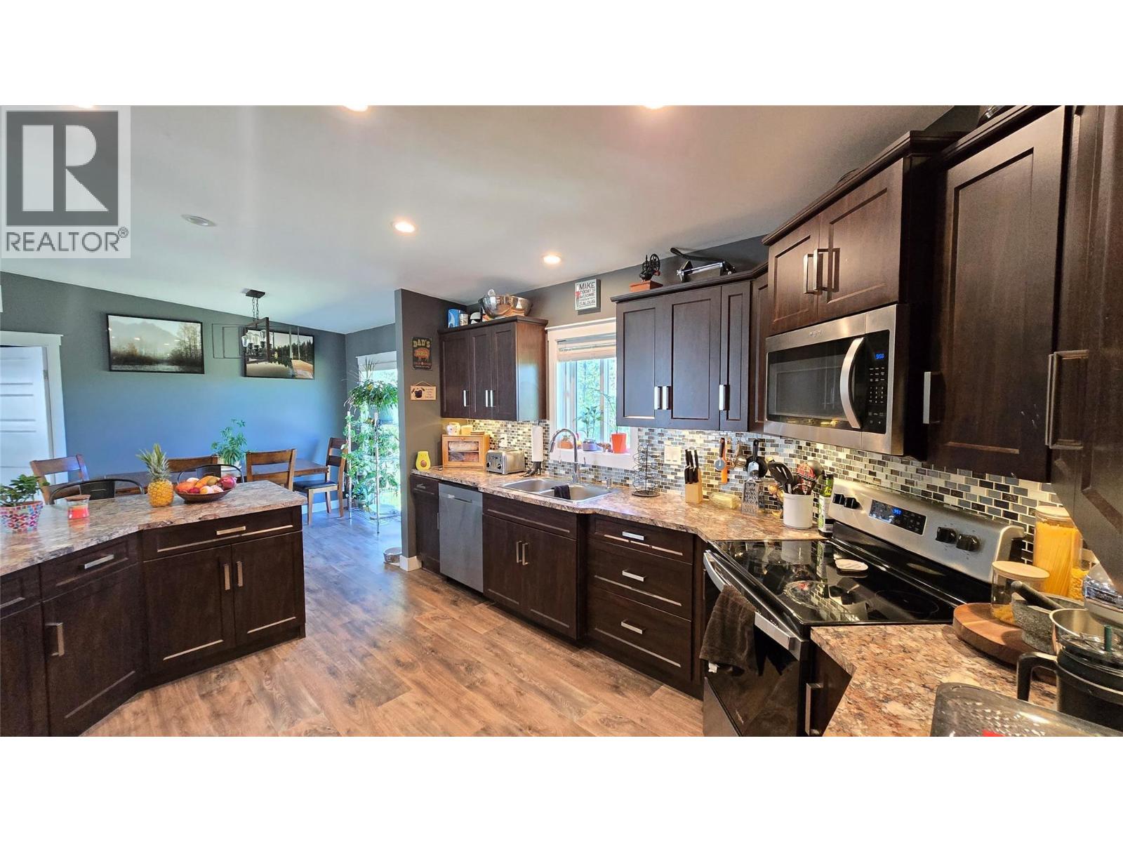 3341 Glengrove Road Property Photo 3