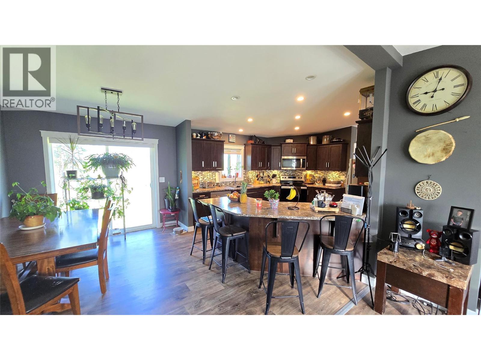 3341 Glengrove Road Property Photo 4
