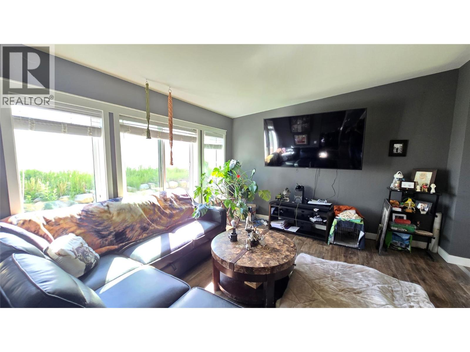 3341 Glengrove Road Property Photo 5