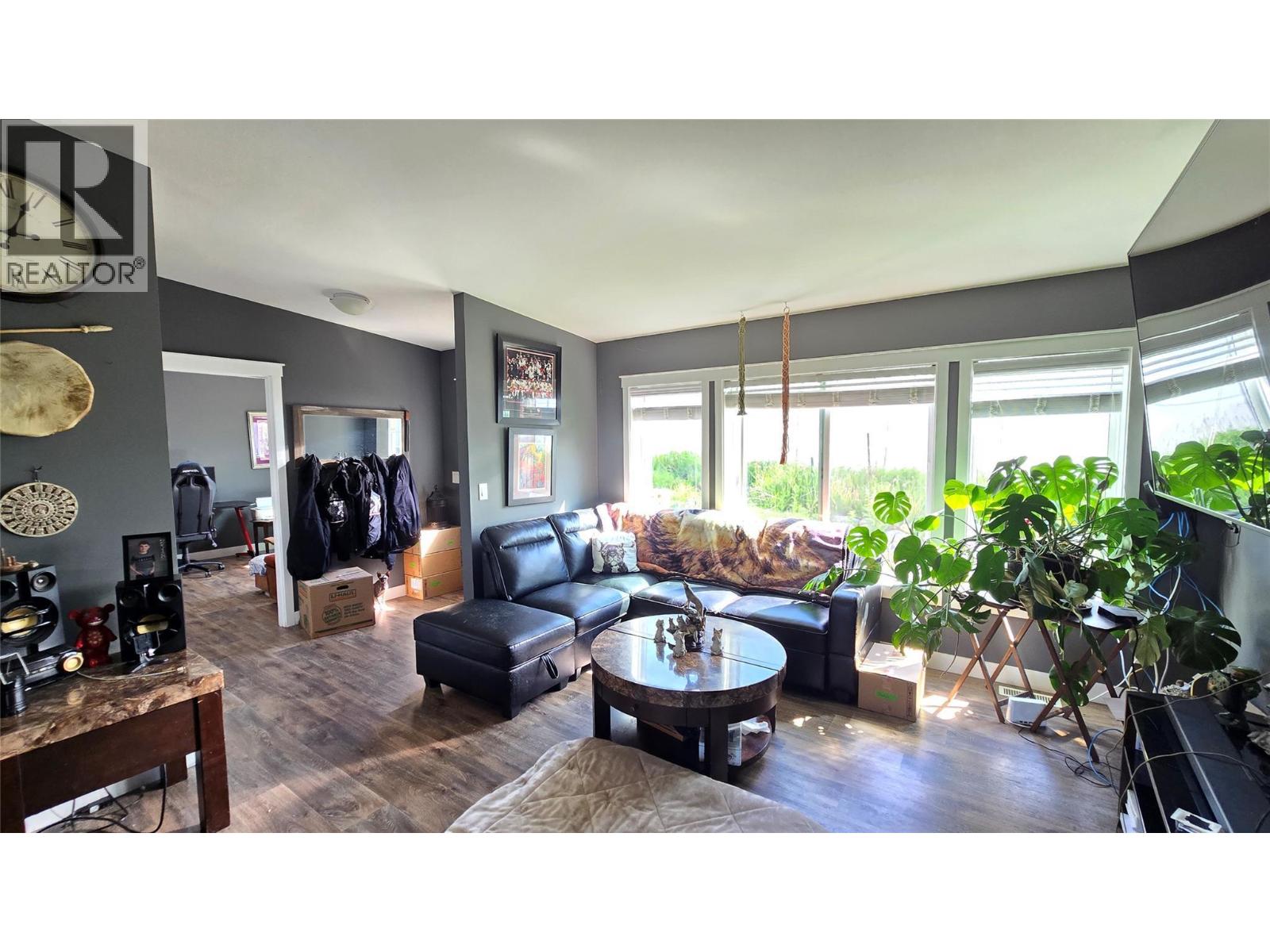 3341 Glengrove Road Property Photo 6