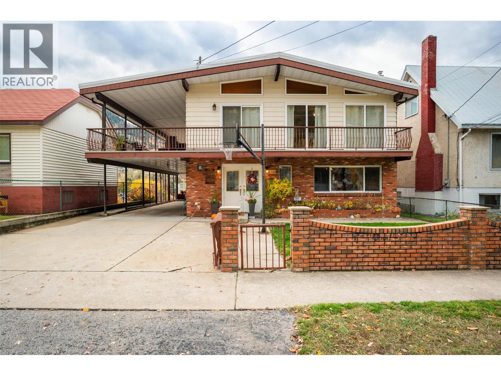 1224 Third Avenue Property Photo 1