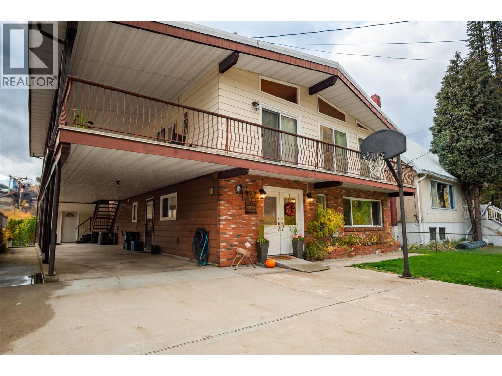 1224 Third Avenue Property Photo 2