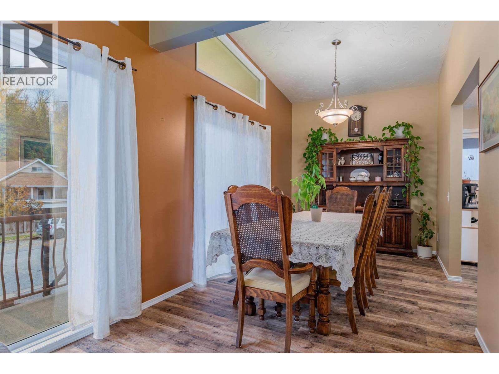 1224 Third Avenue Property Photo 9