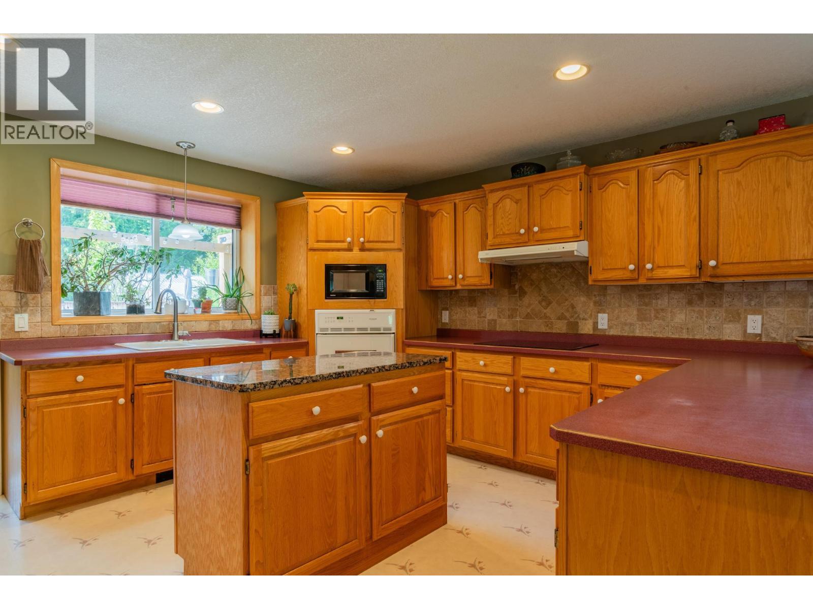 3452 Cemetery Road Property Photo 10