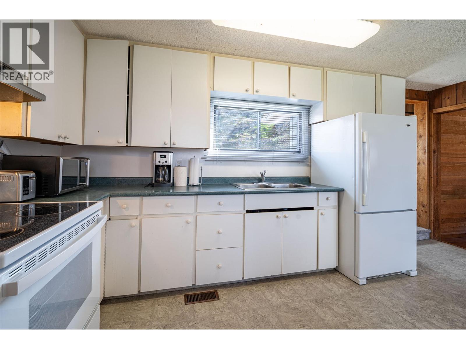 10091 6 Highway Property Photo 6