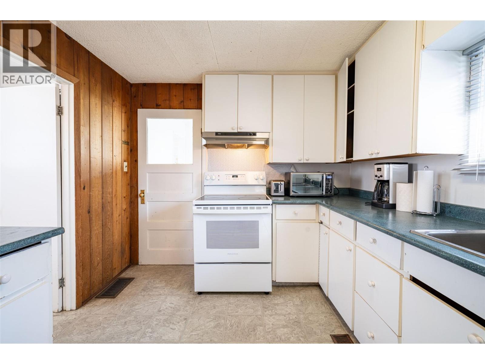 10091 6 Highway Property Photo 7