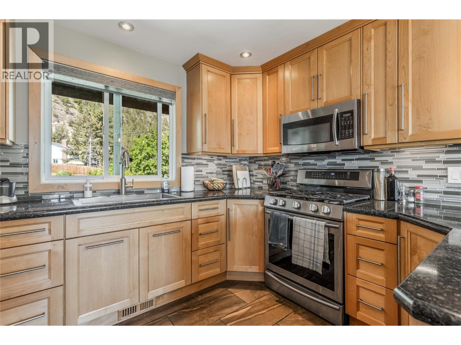 10217 Giants Head Road Property Photo 8