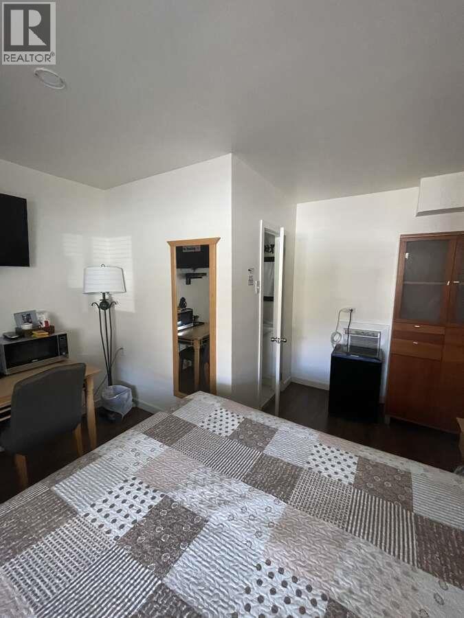 1197 Collins Road Property Photo 7