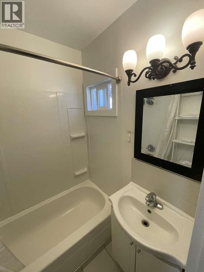1197 Collins Road Property Photo 8