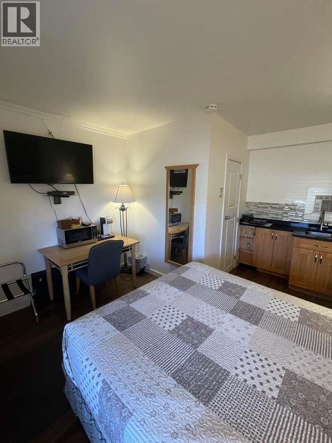 1197 Collins Road Property Photo 14