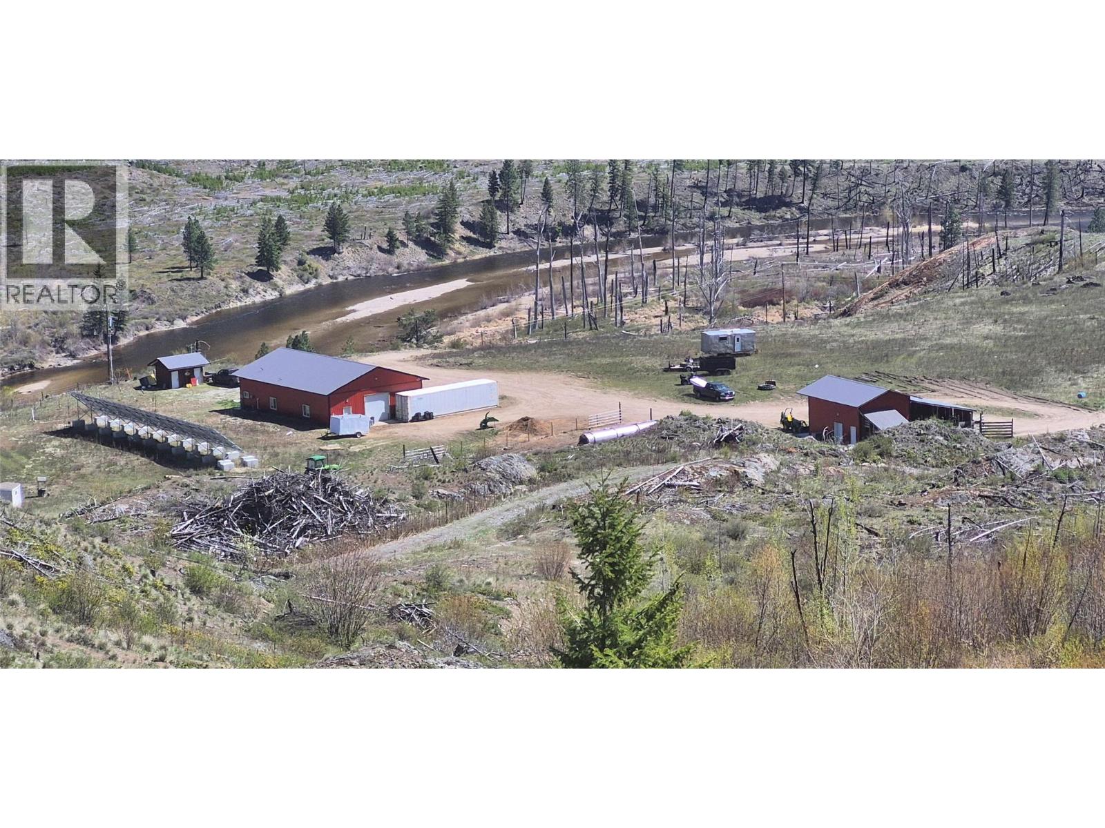 2825 33 Highway Property Photo 1