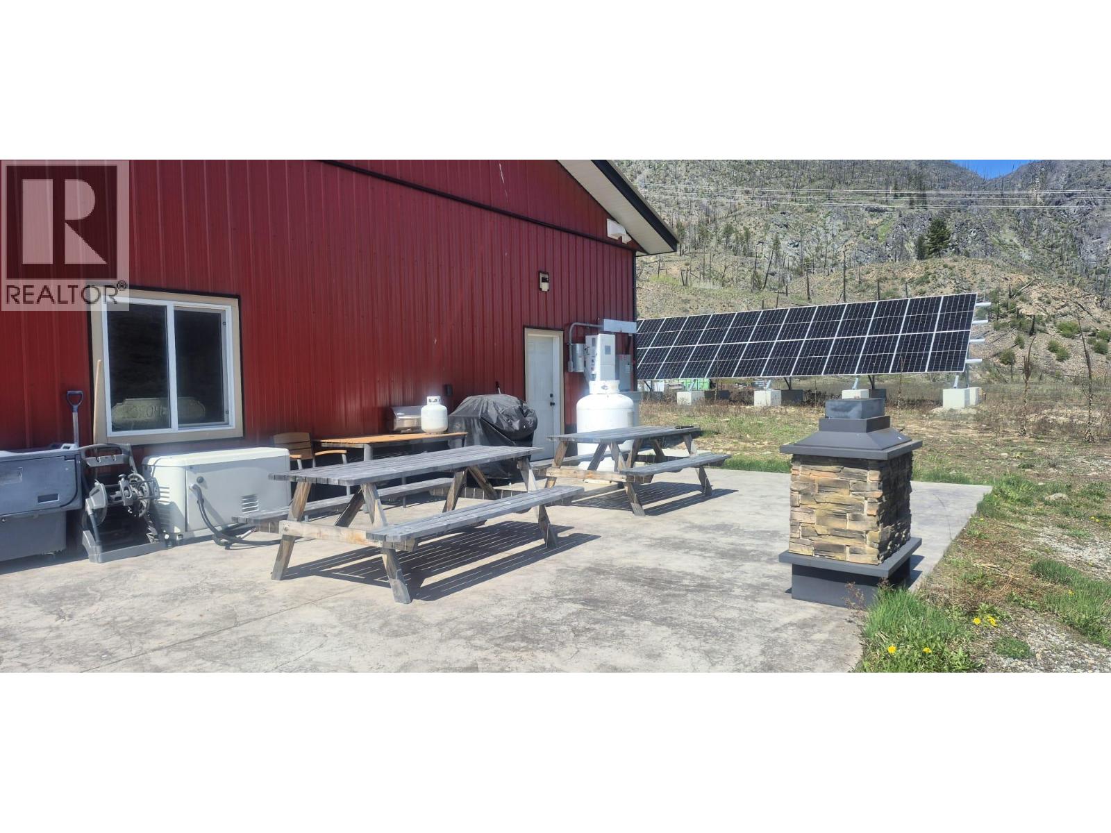 2825 33 Highway Property Photo 4