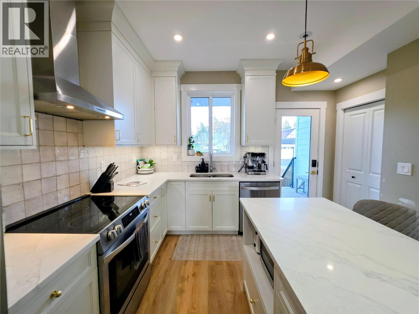 126 13th Avenue S Unit# A & C Property Photo 7