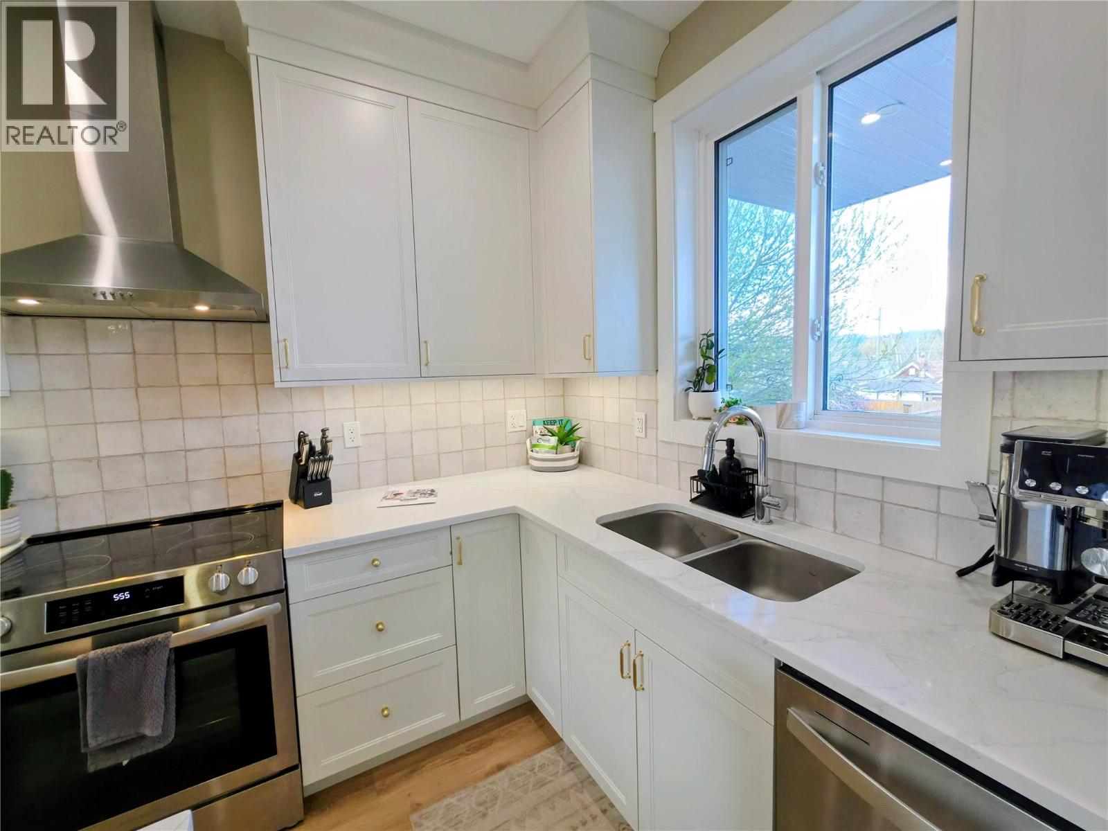 126 13th Avenue S Unit# A & C Property Photo 9