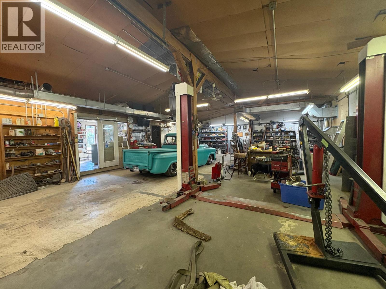 737 Okanagan Avenue Property Photo 9