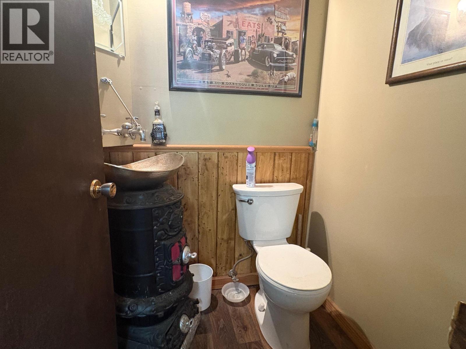 737 Okanagan Avenue Property Photo 11