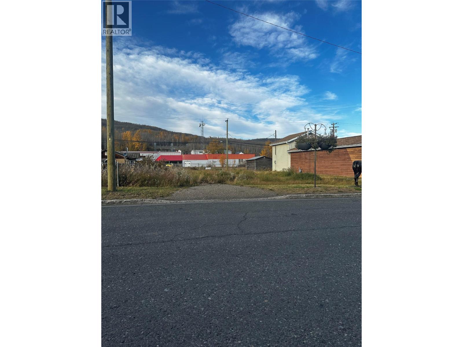 5016 49 Avenue Property Photo 1