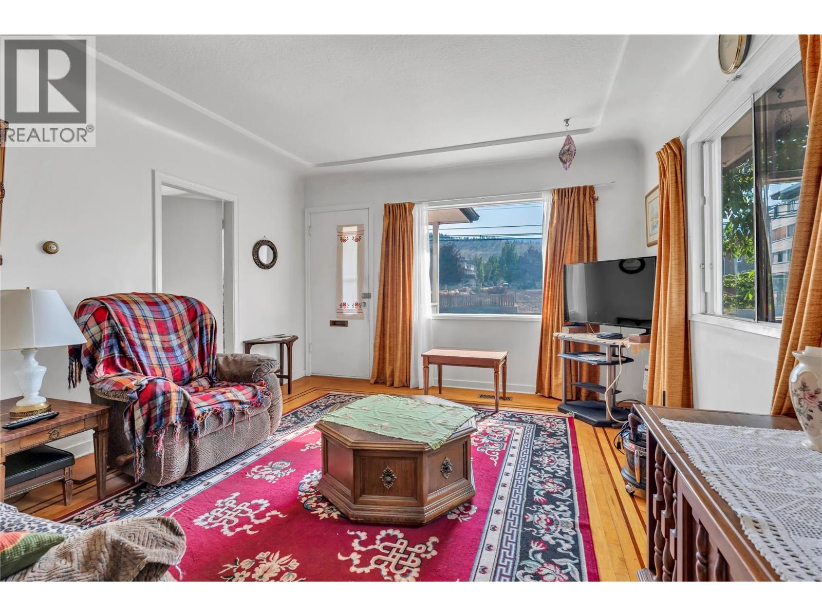 1049 Government Street Property Photo 3