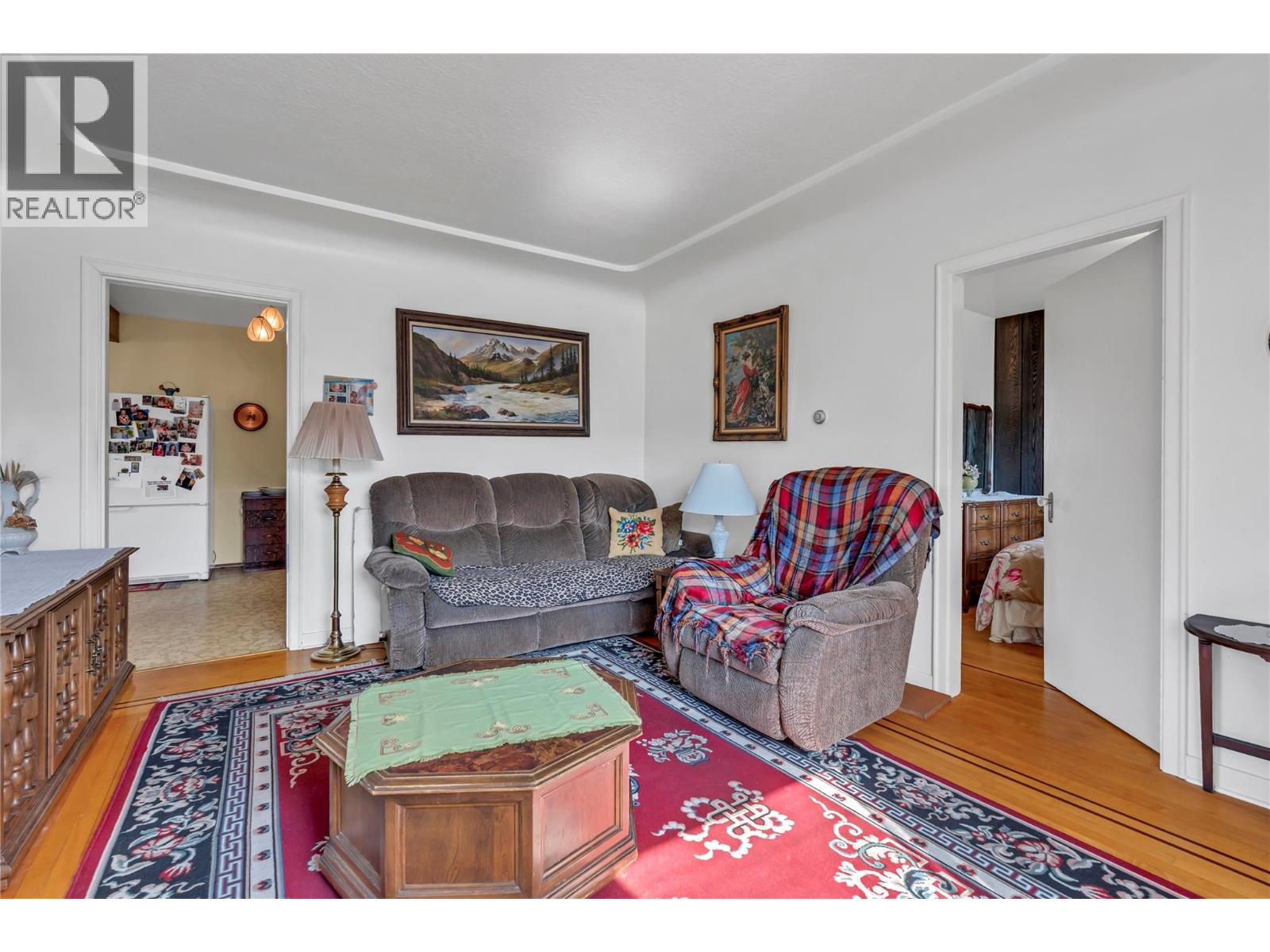1049 Government Street Property Photo 4