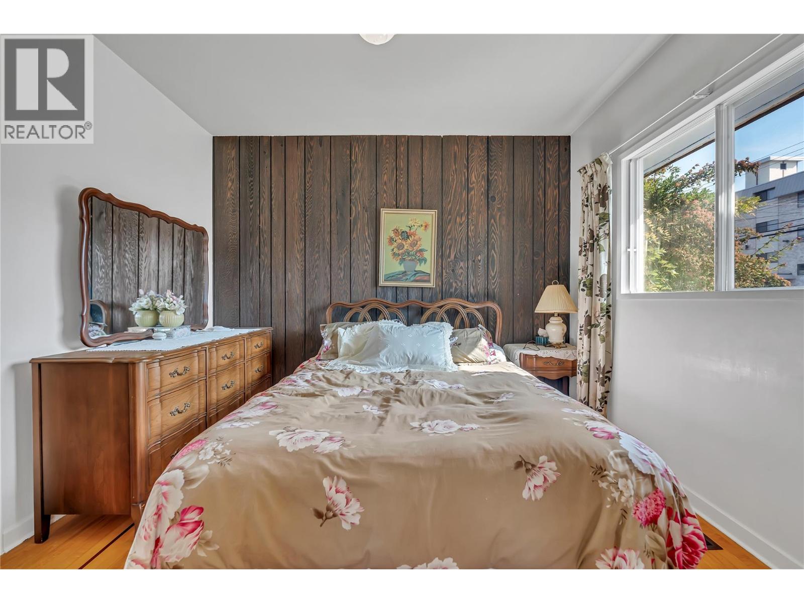 1049 Government Street Property Photo 8