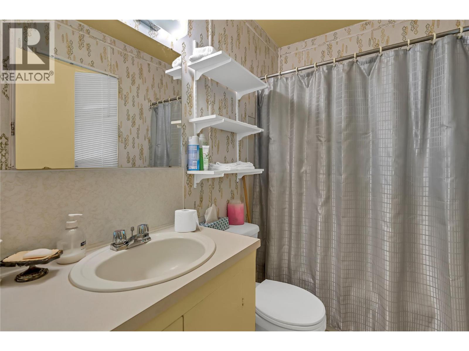 1049 Government Street Property Photo 10