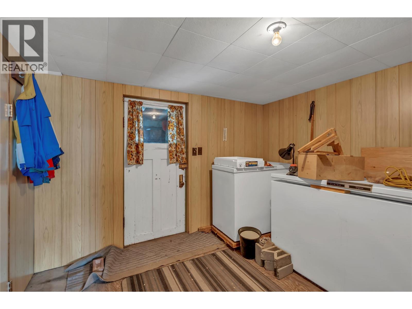 1049 Government Street Property Photo 14