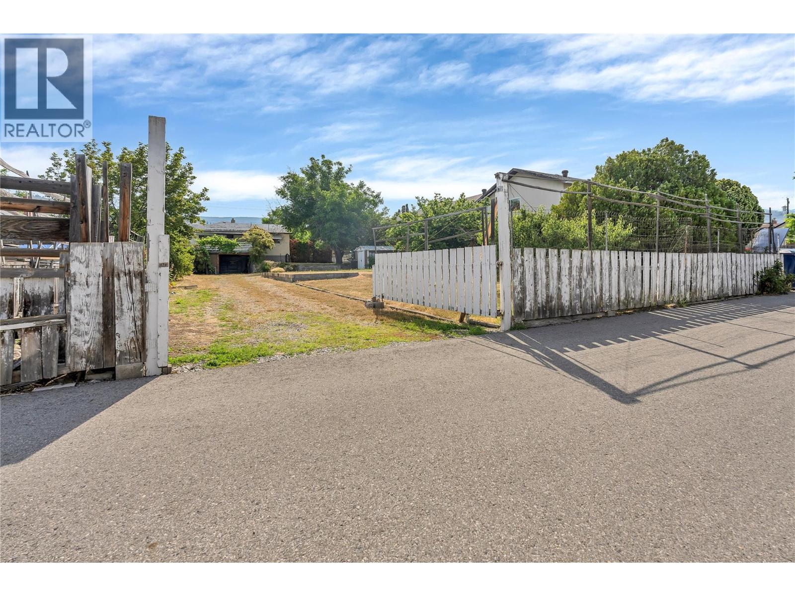 1049 Government Street Property Photo 23
