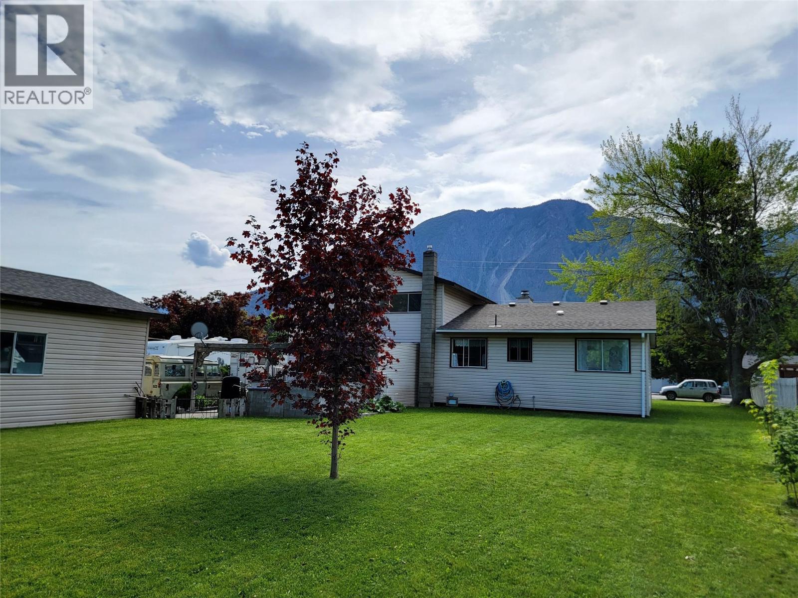 430 2nd Avenue Property Photo 3
