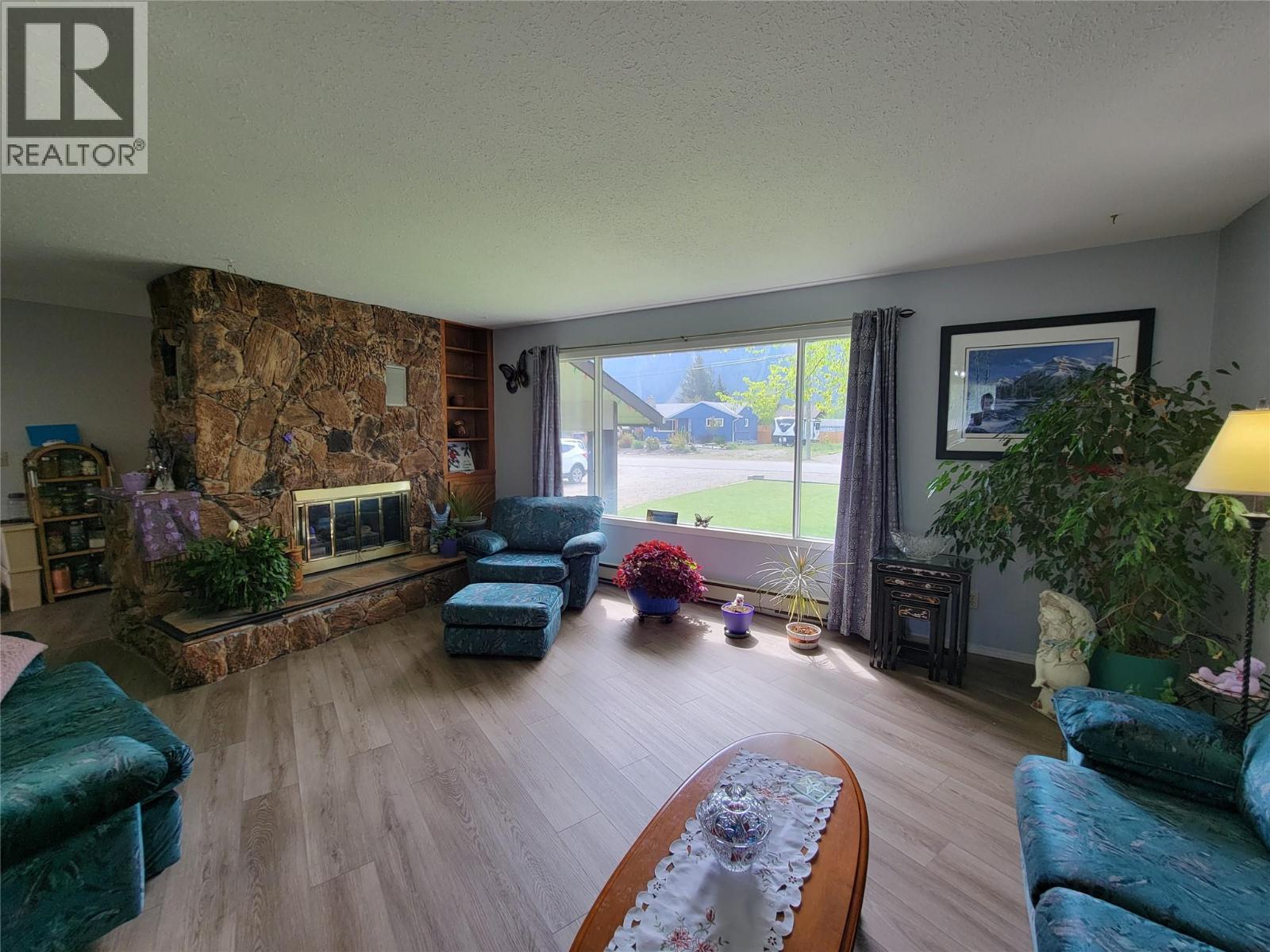 430 2nd Avenue Property Photo 25