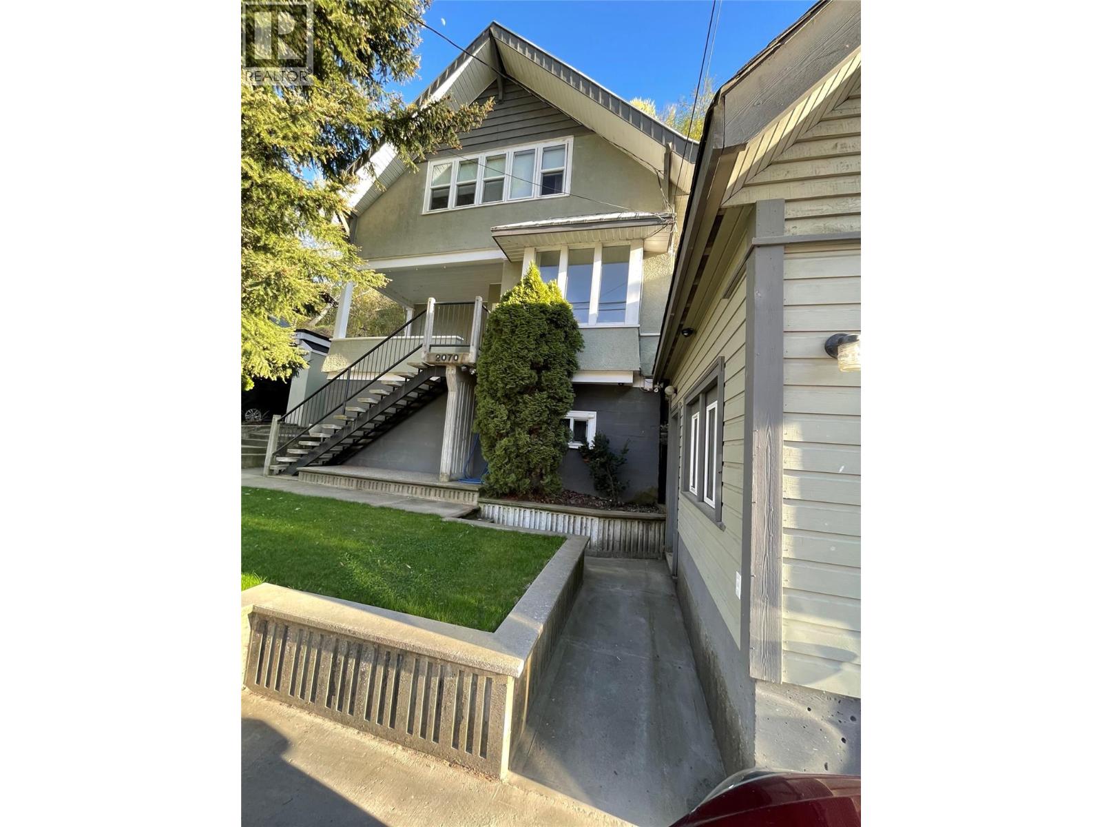2070 Riverside Avenue Property Photo 1