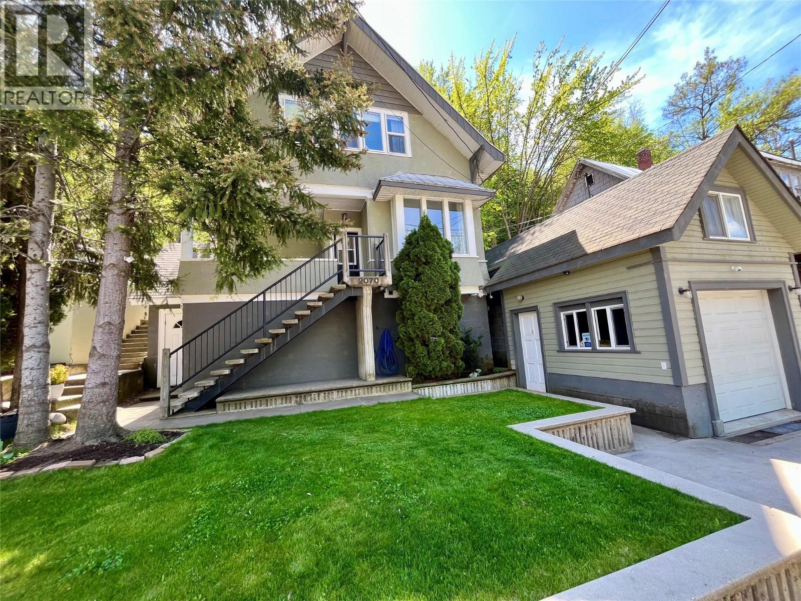 2070 Riverside Avenue Property Photo 3