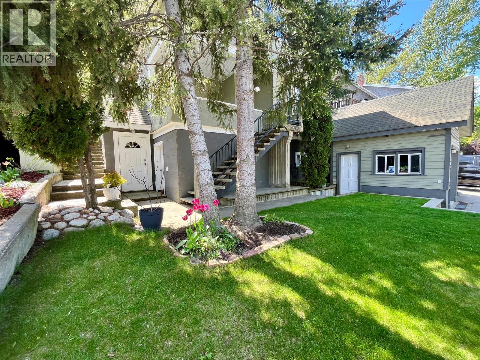 2070 Riverside Avenue Property Photo 4